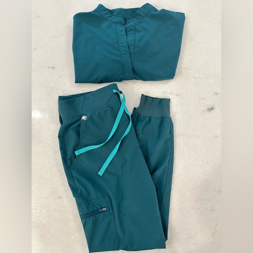 FIGS Green Scrub Set